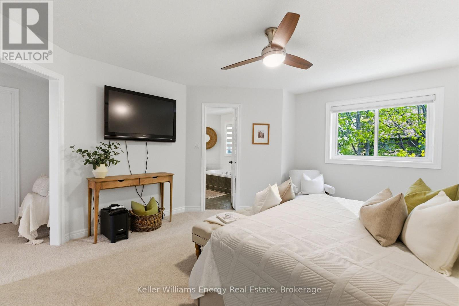 2019 ERIN GATE BOULEVARD - 26