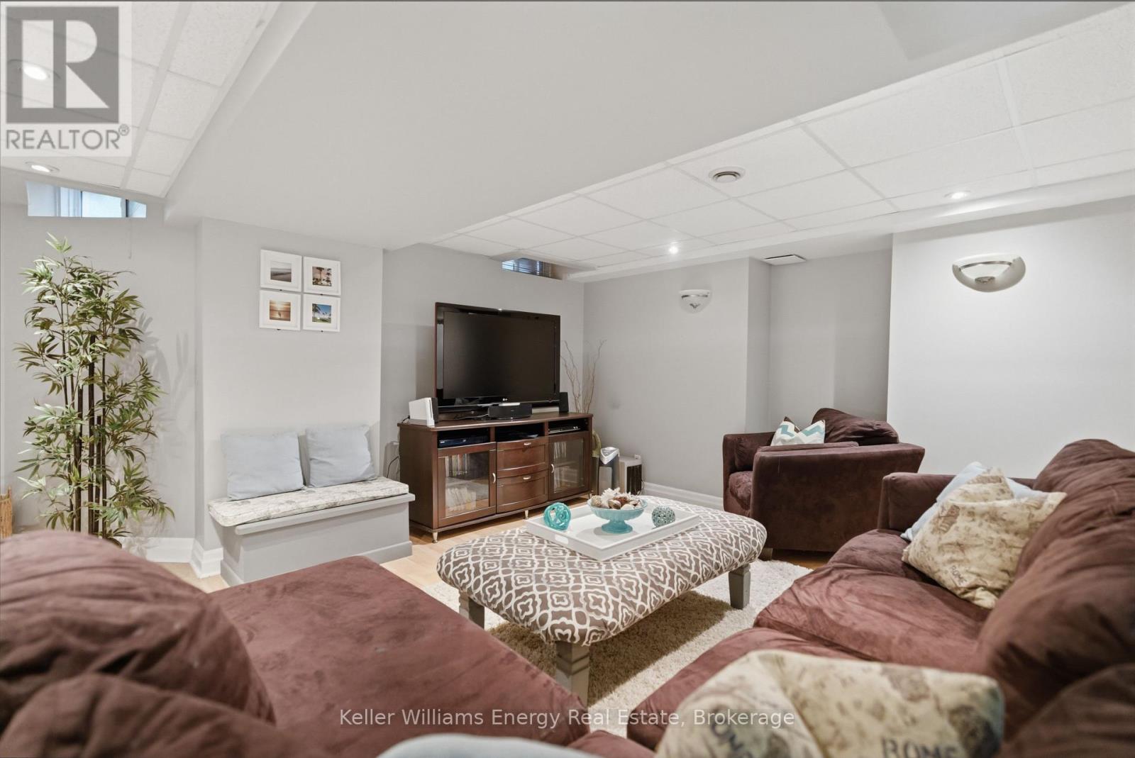 2019 ERIN GATE BOULEVARD - 35