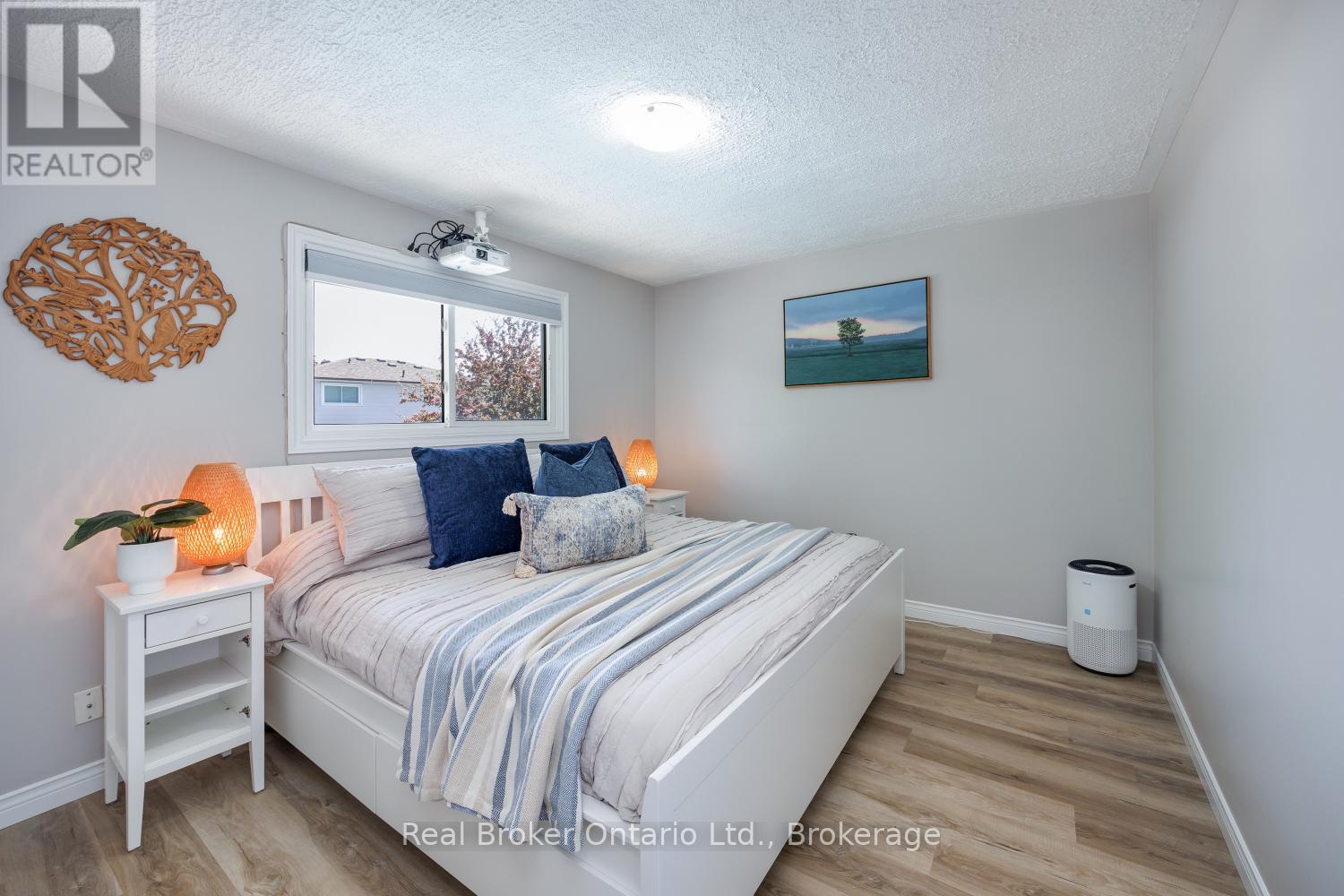 17 STRIKE AVENUE - 19