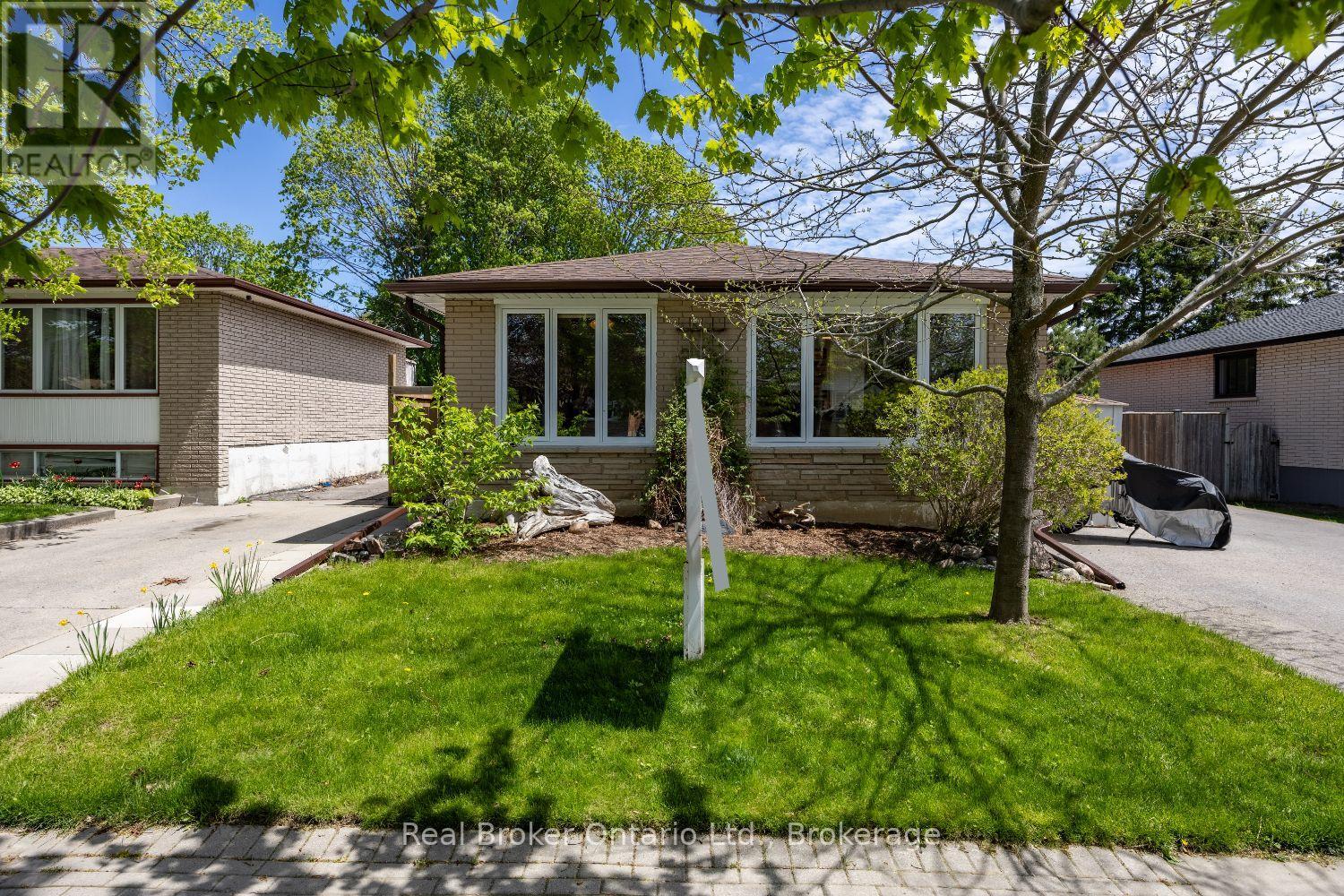 17 STRIKE AVENUE - Image 2