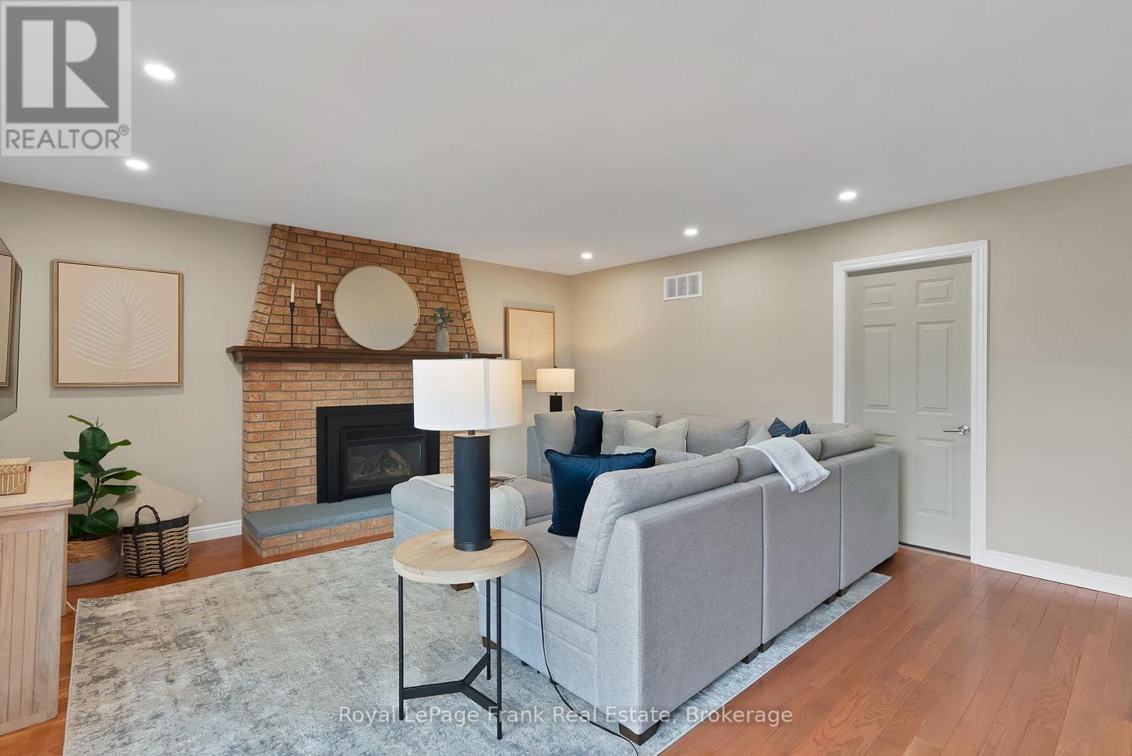 8 GAMRON AVENUE - 35