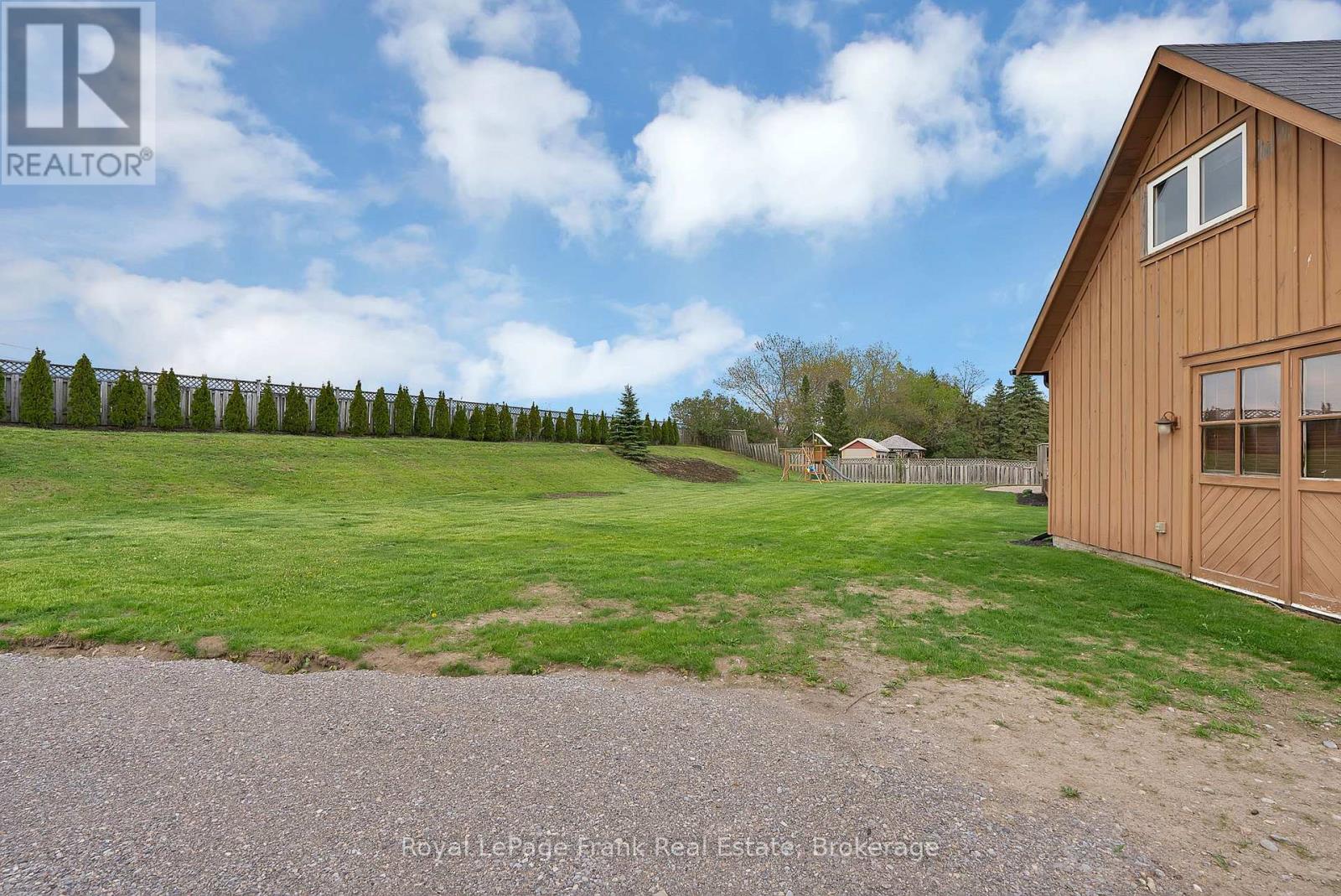 8 GAMRON AVENUE - 42