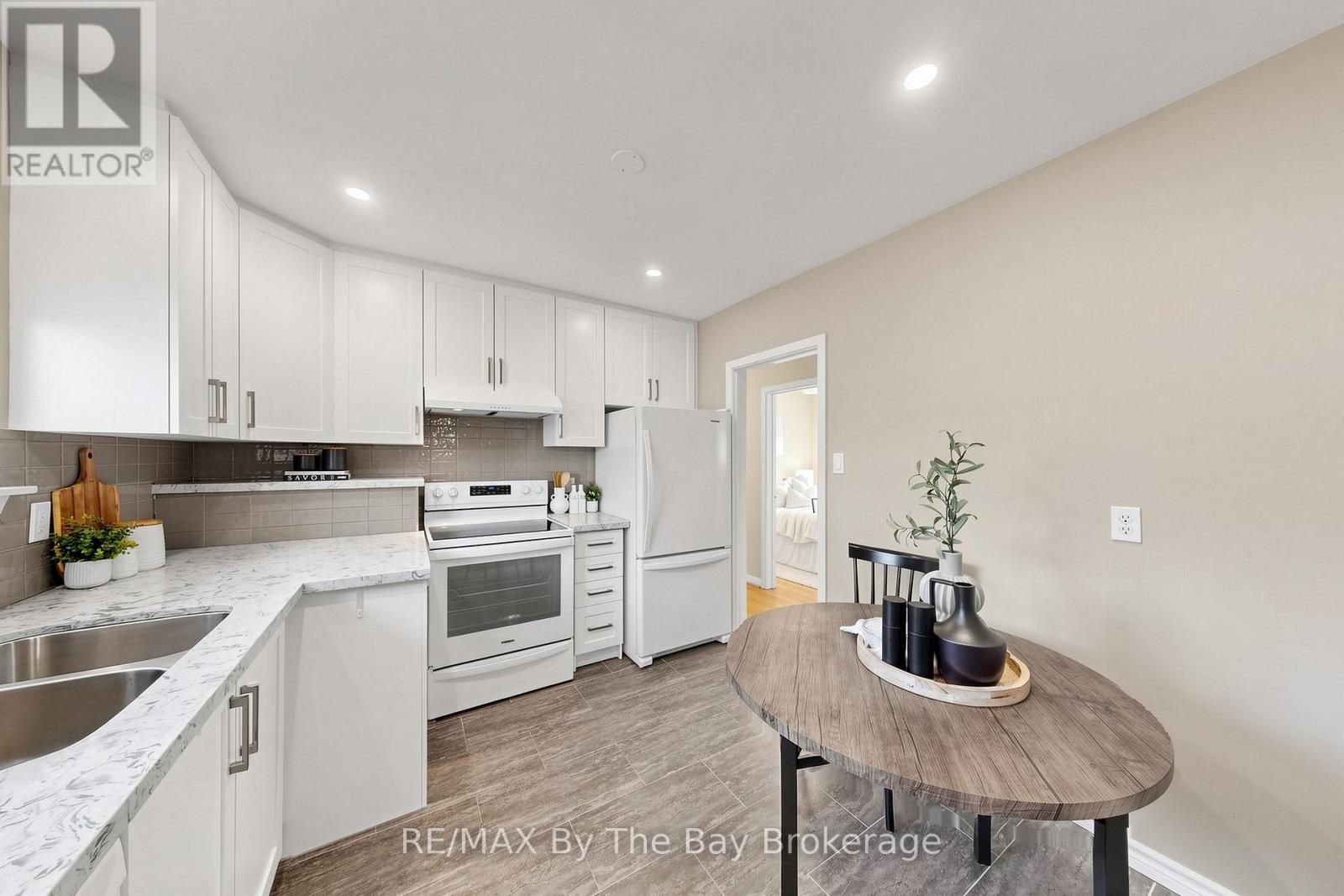 33 ADA CRESCENT - 11