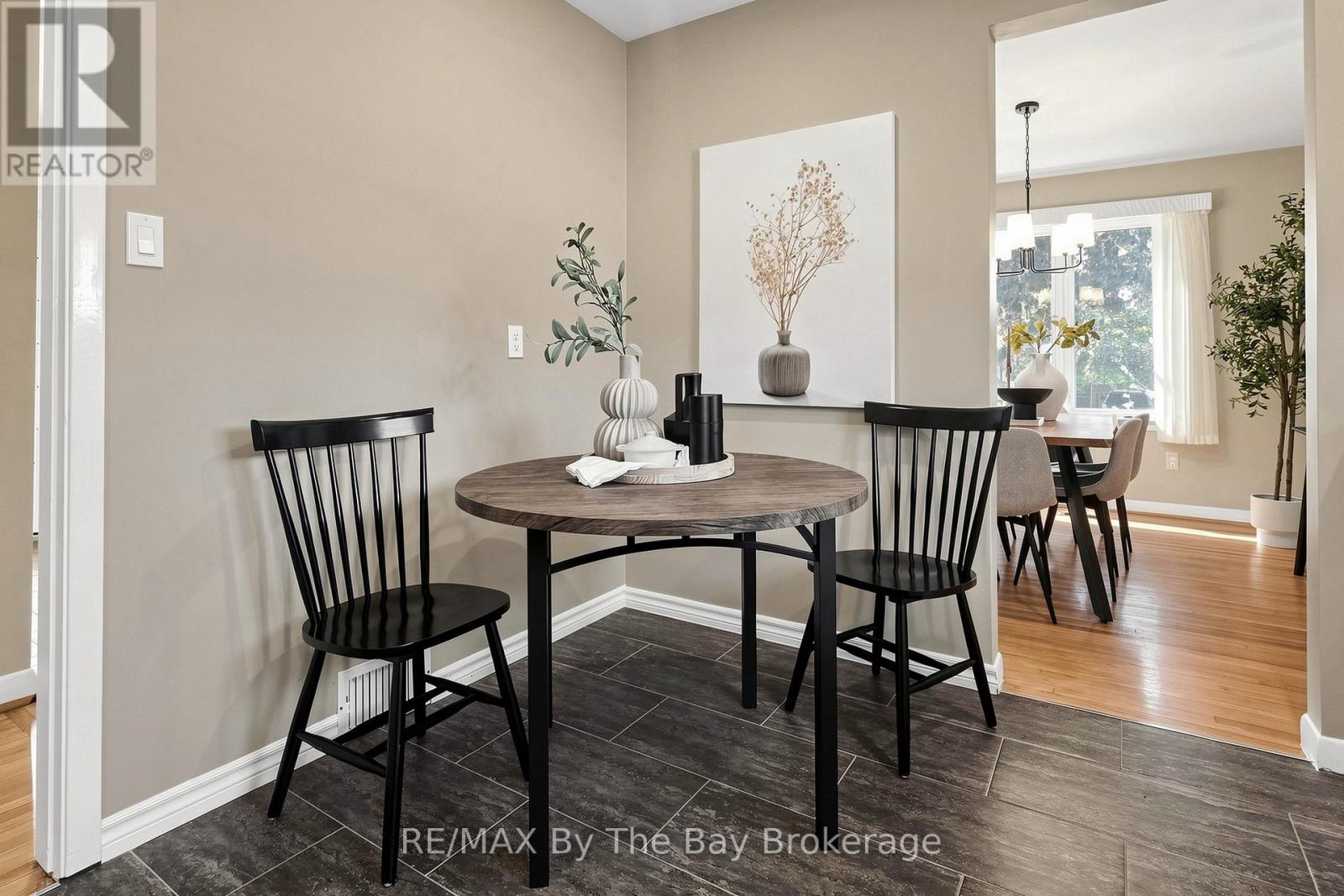 33 ADA CRESCENT - 14