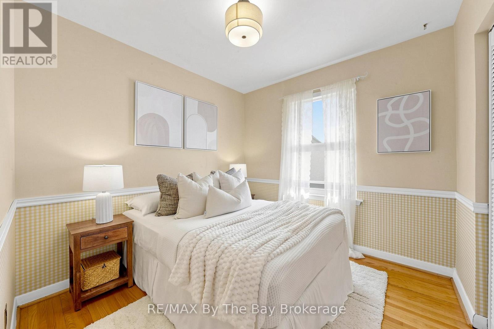 33 ADA CRESCENT - 18