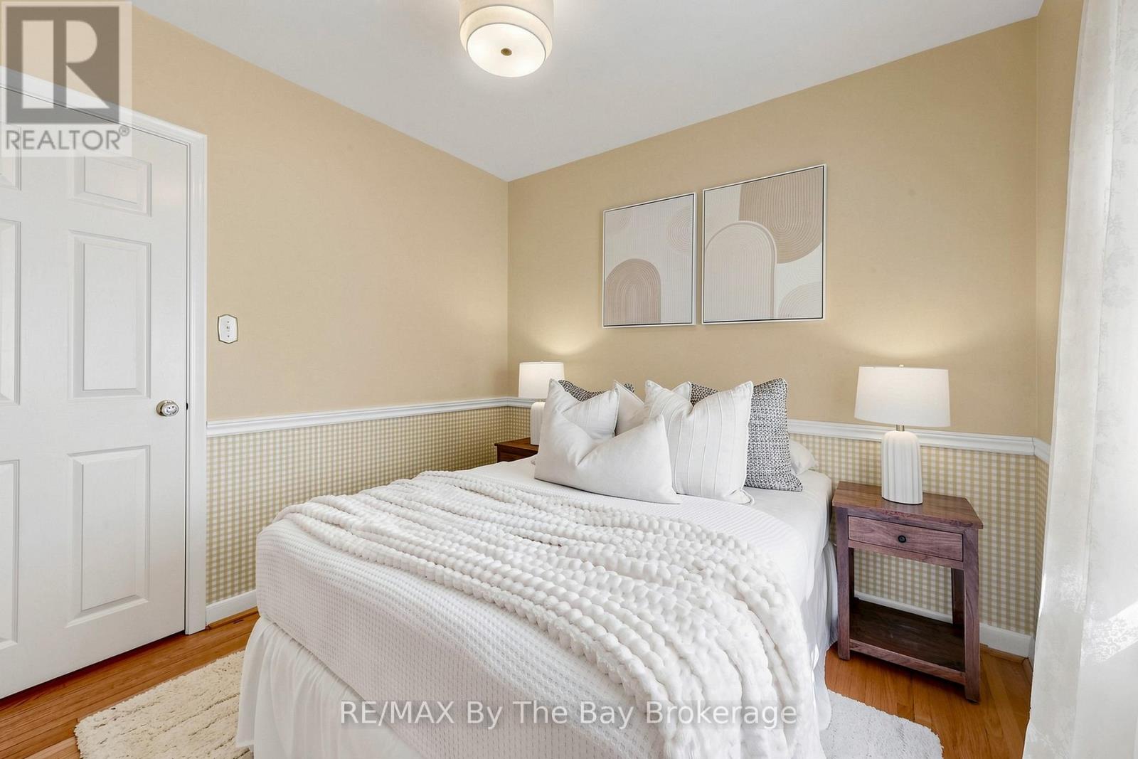33 ADA CRESCENT - 19