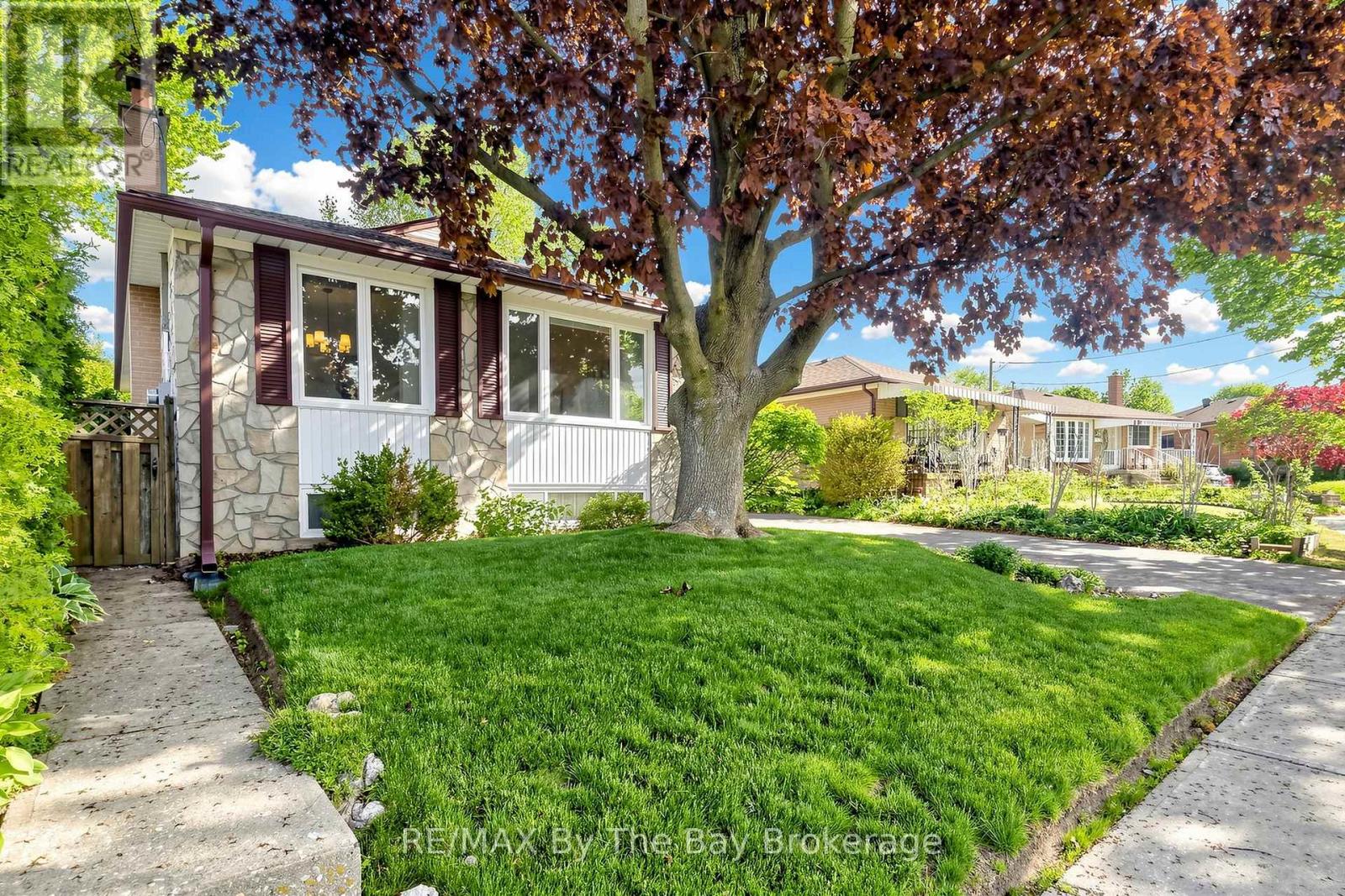 33 ADA CRESCENT - Image 2