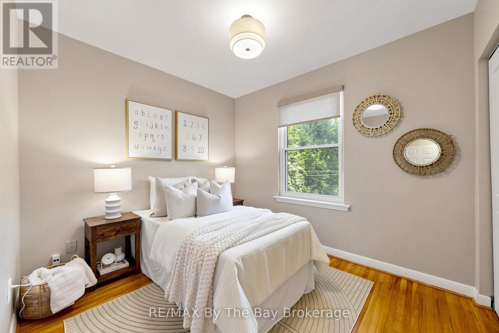33 ADA CRESCENT - 20