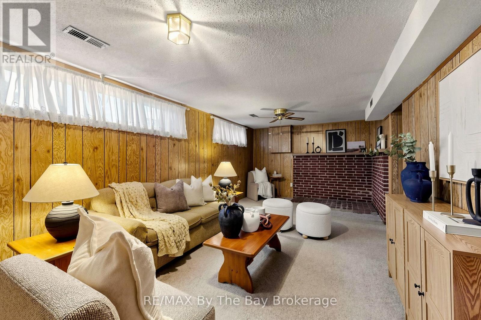 33 ADA CRESCENT - 26