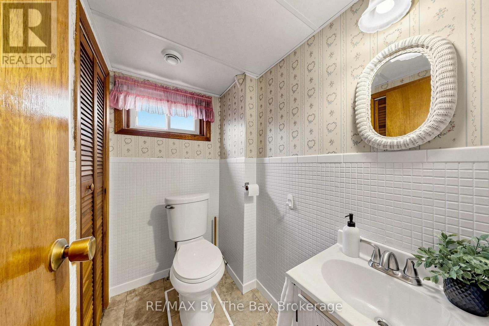 33 ADA CRESCENT - 31