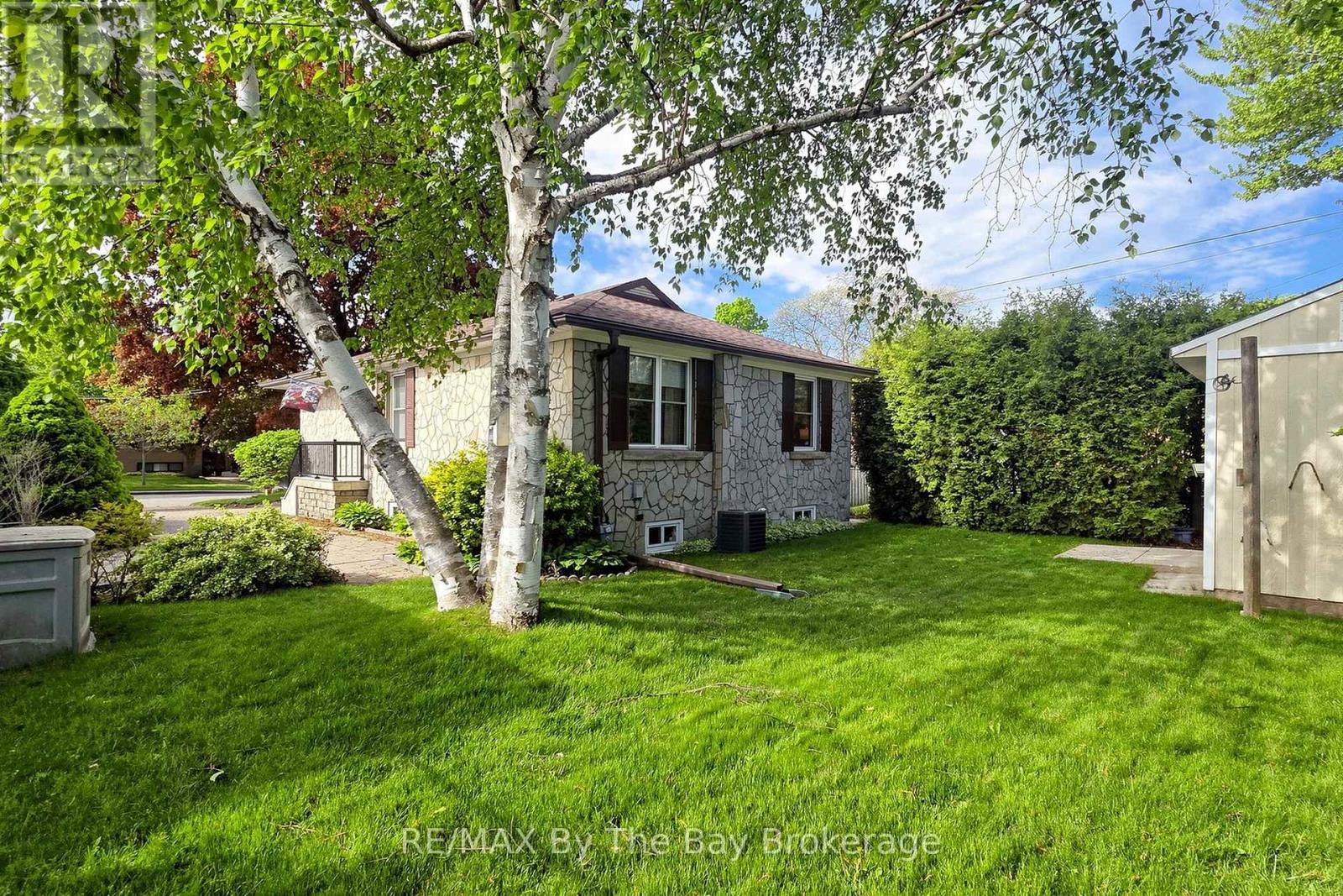 33 ADA CRESCENT - 33