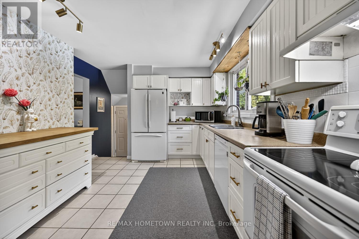 512 LAURIER BOULEVARD - 18