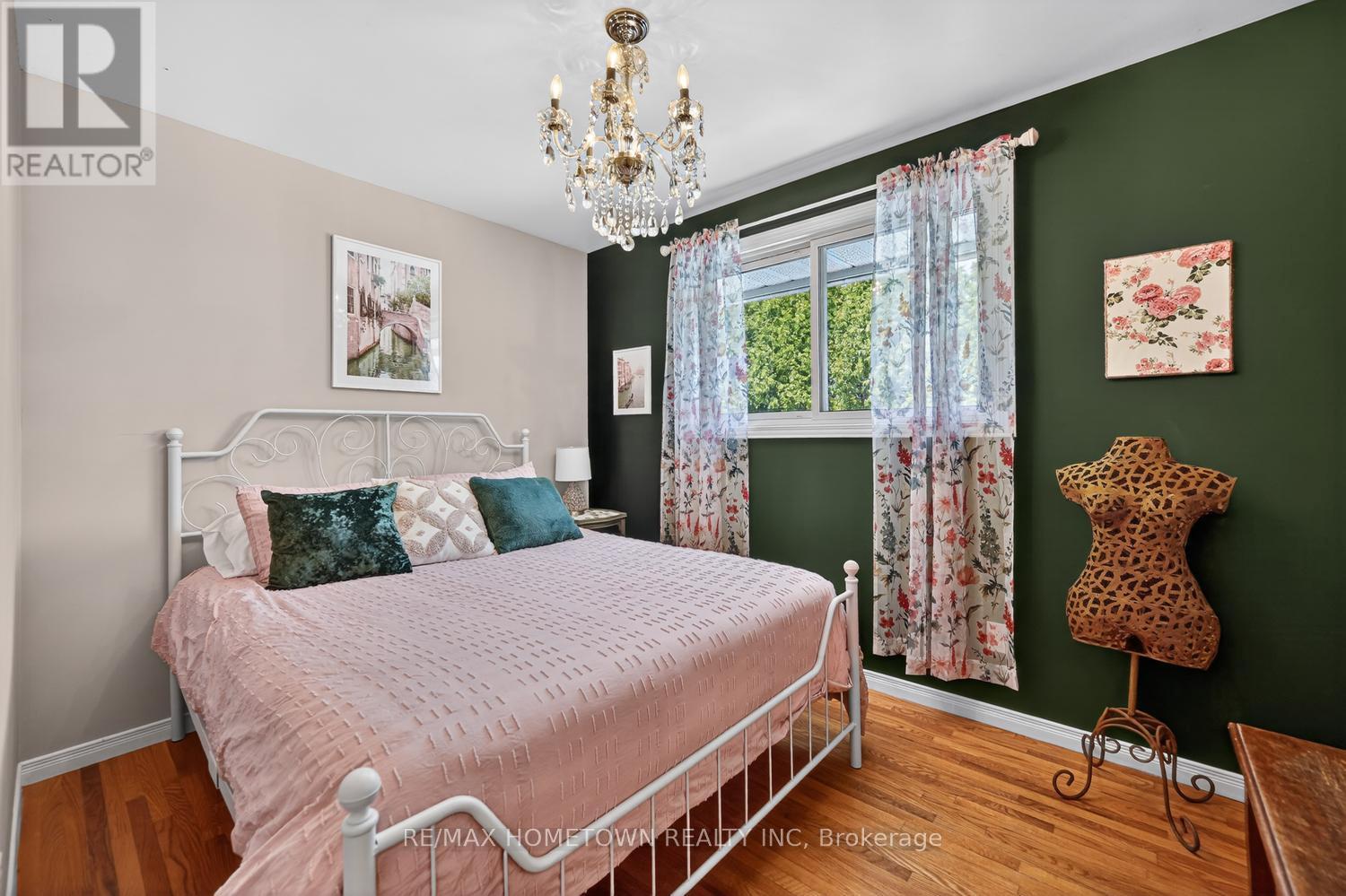 512 LAURIER BOULEVARD - 25