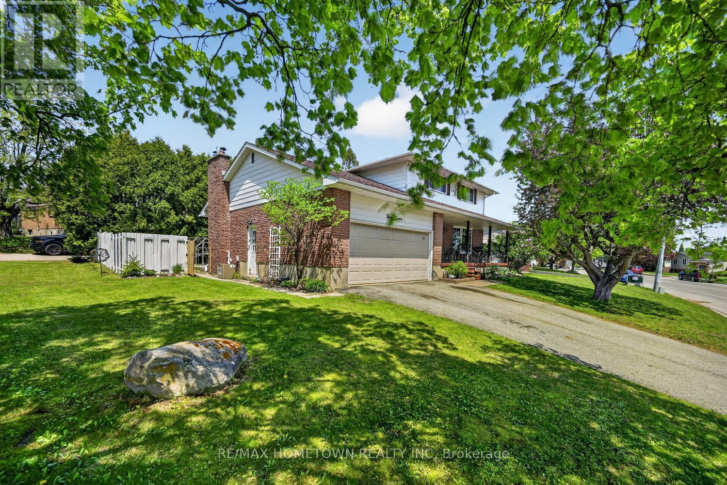 512 LAURIER BOULEVARD - 4