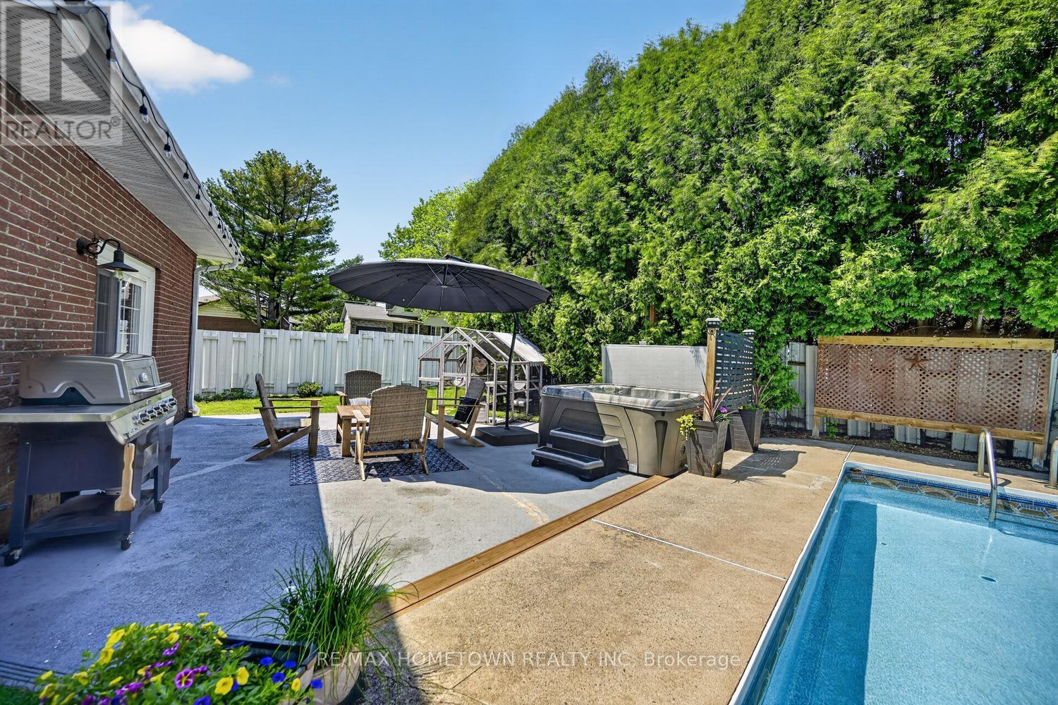 512 LAURIER BOULEVARD - 9