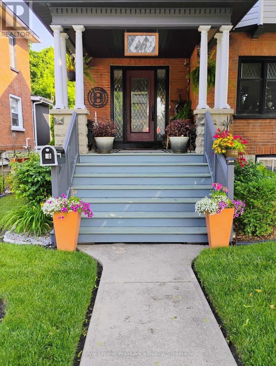 30 CATHARINE STREET - 32
