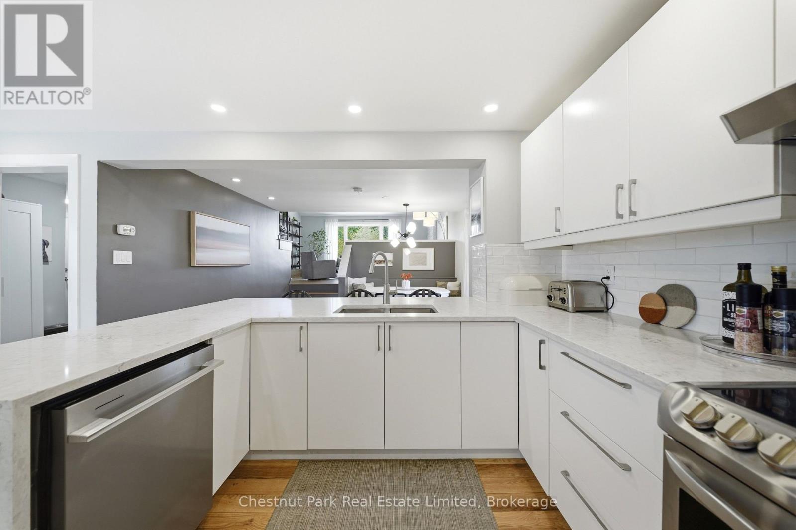 32 BARKER STREET - 13