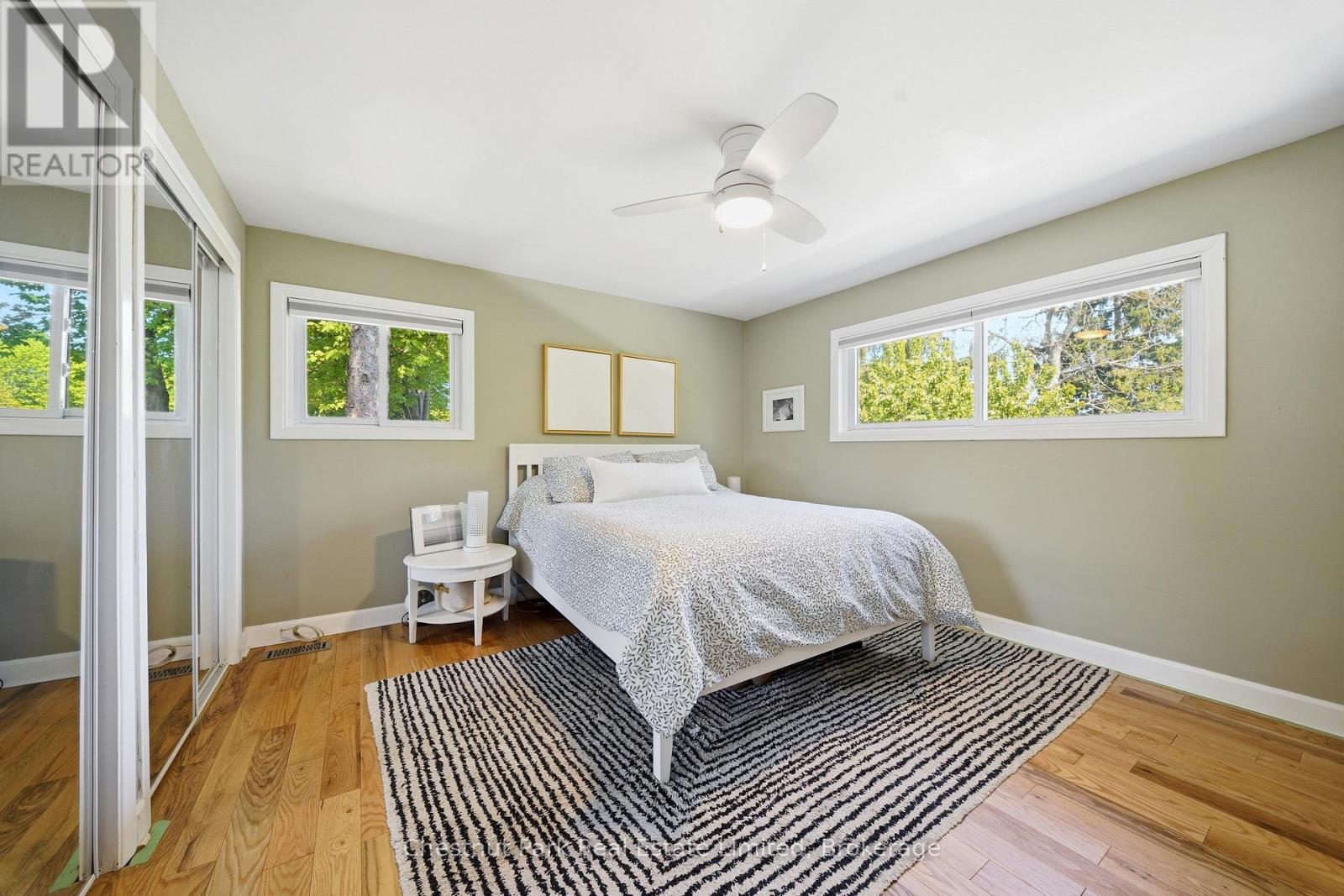 32 BARKER STREET - 32