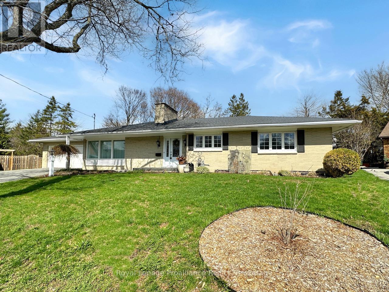 7 EASTWOOD PARK DRIVE - 11