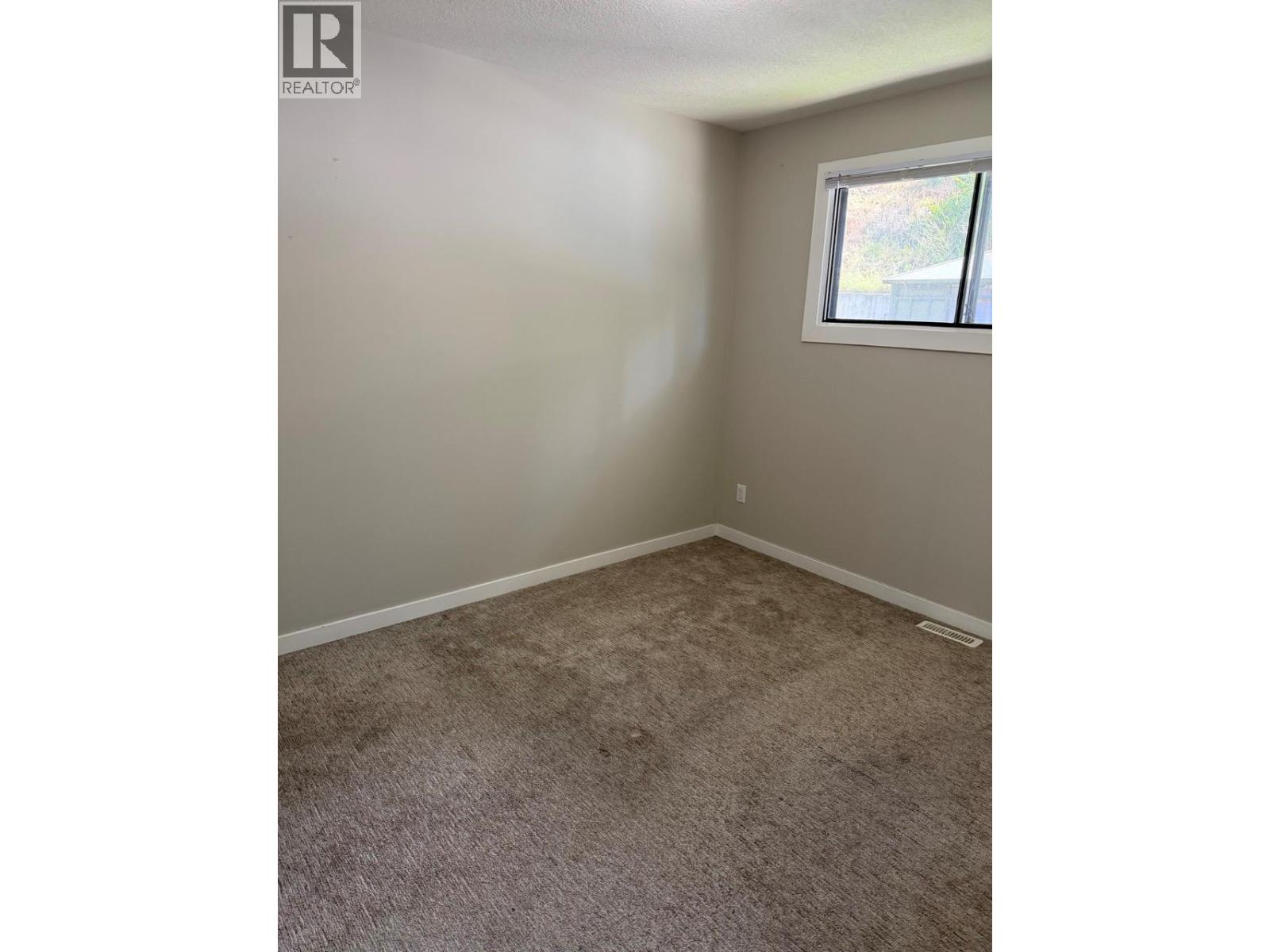 467 Clifton Road, Kelowna