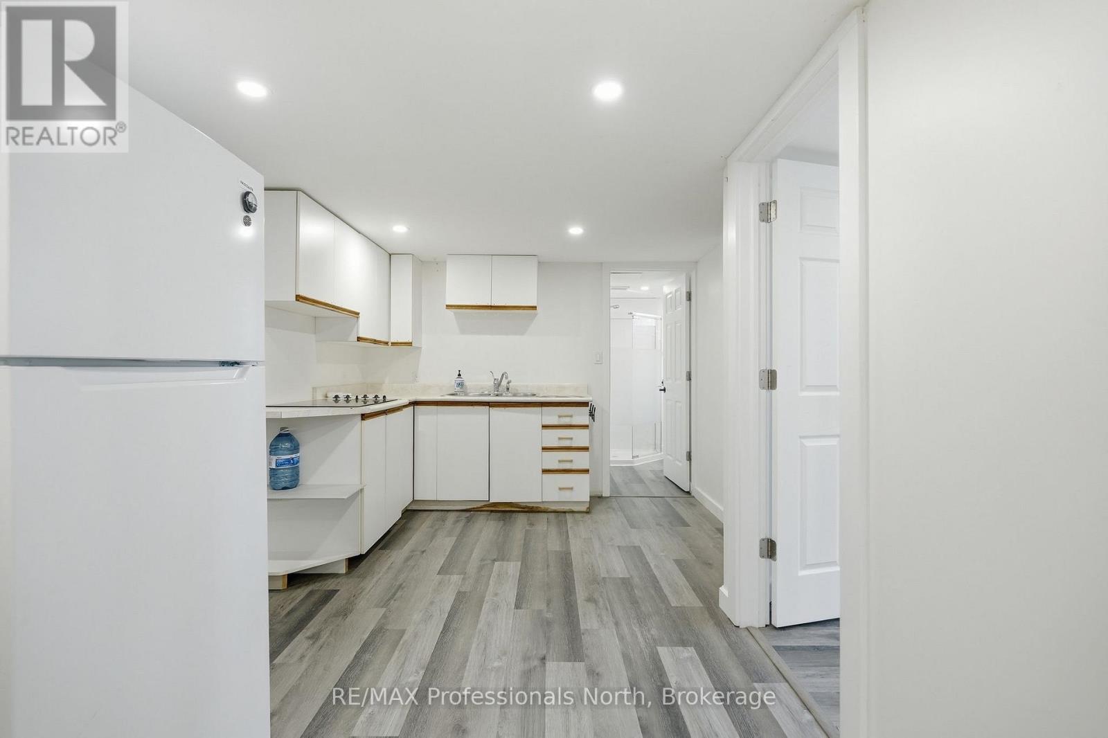 67 YOUNG STREET - 37