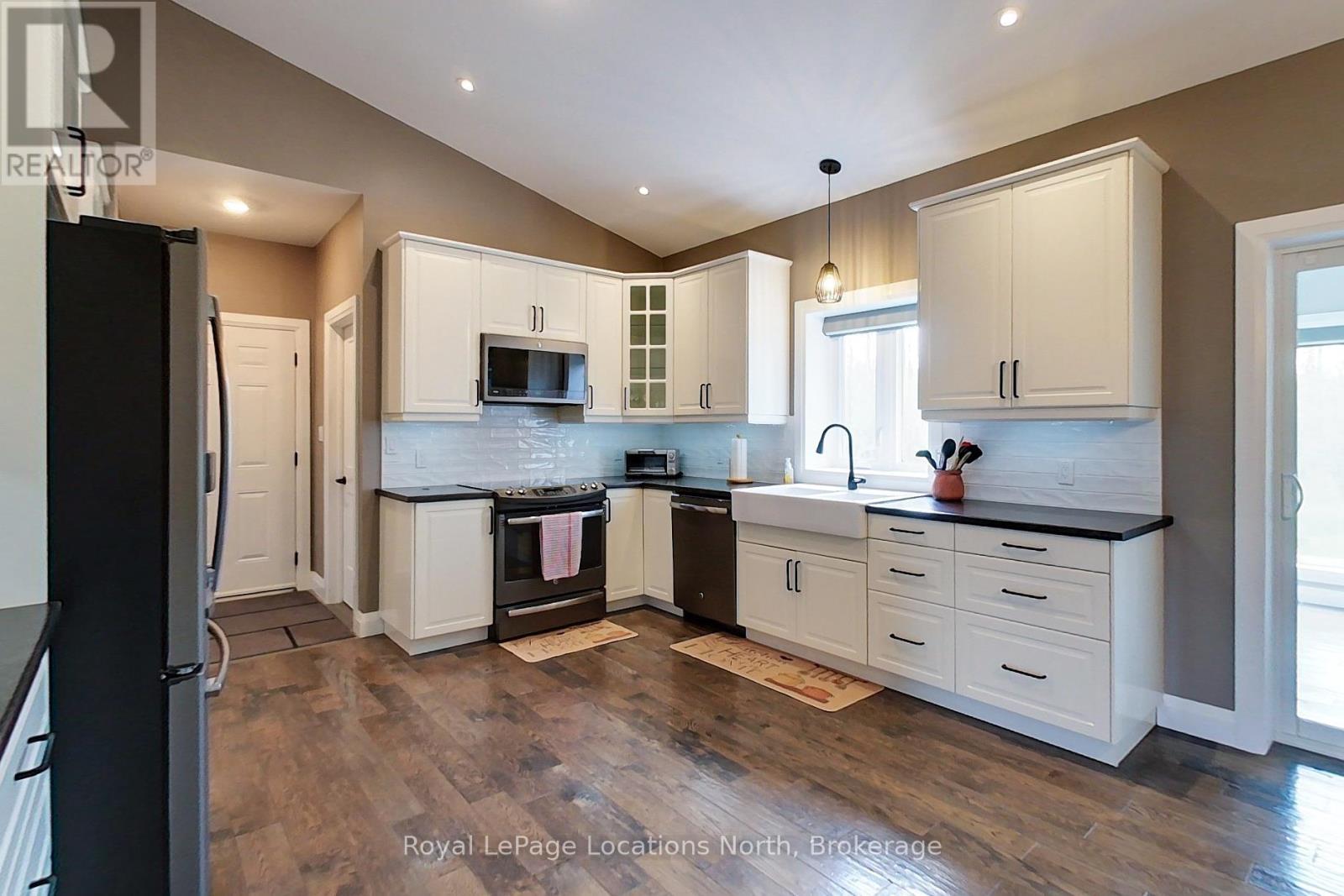 109 ROBERTSON AVENUE - 7