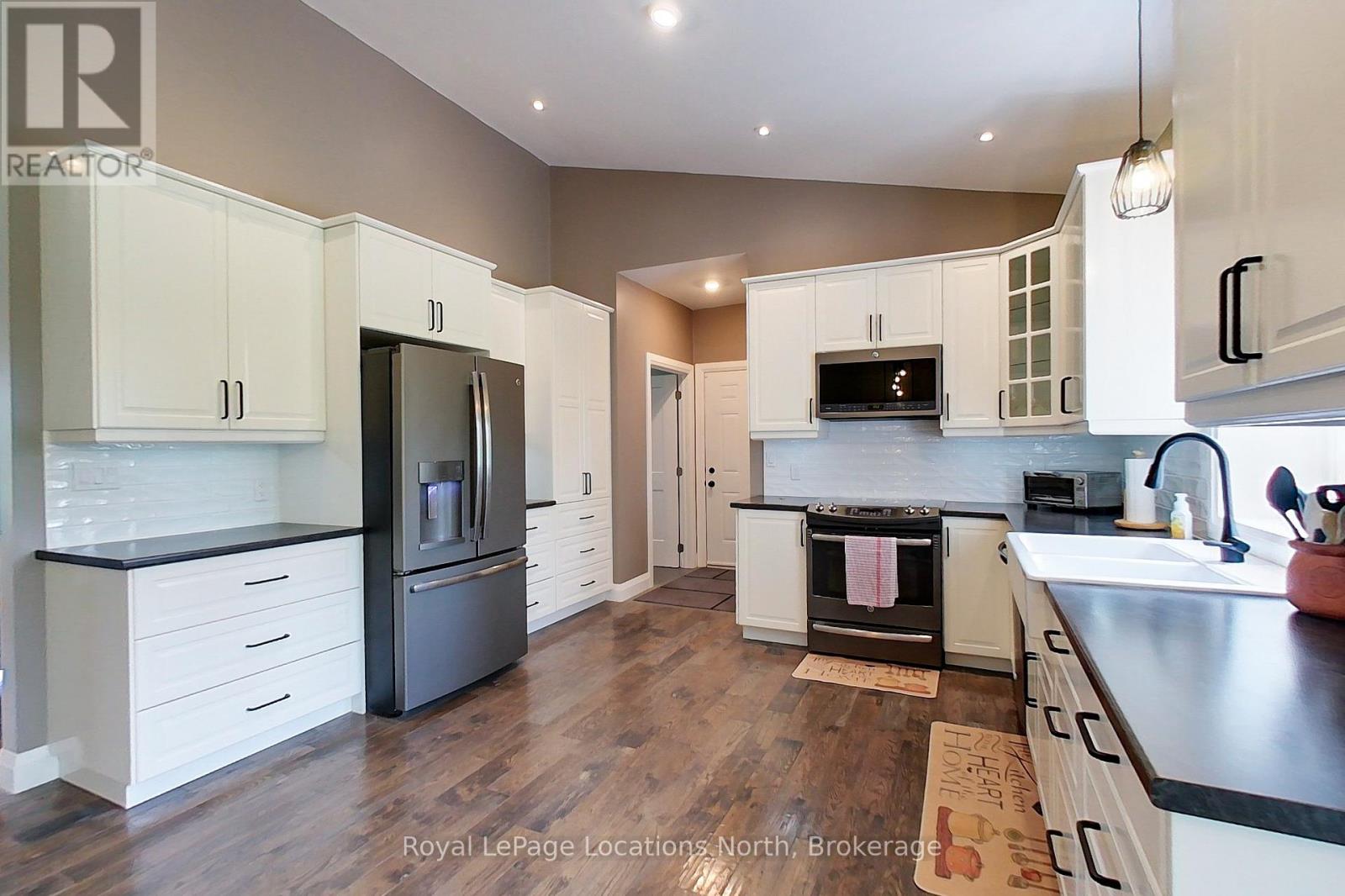 109 ROBERTSON AVENUE - 8