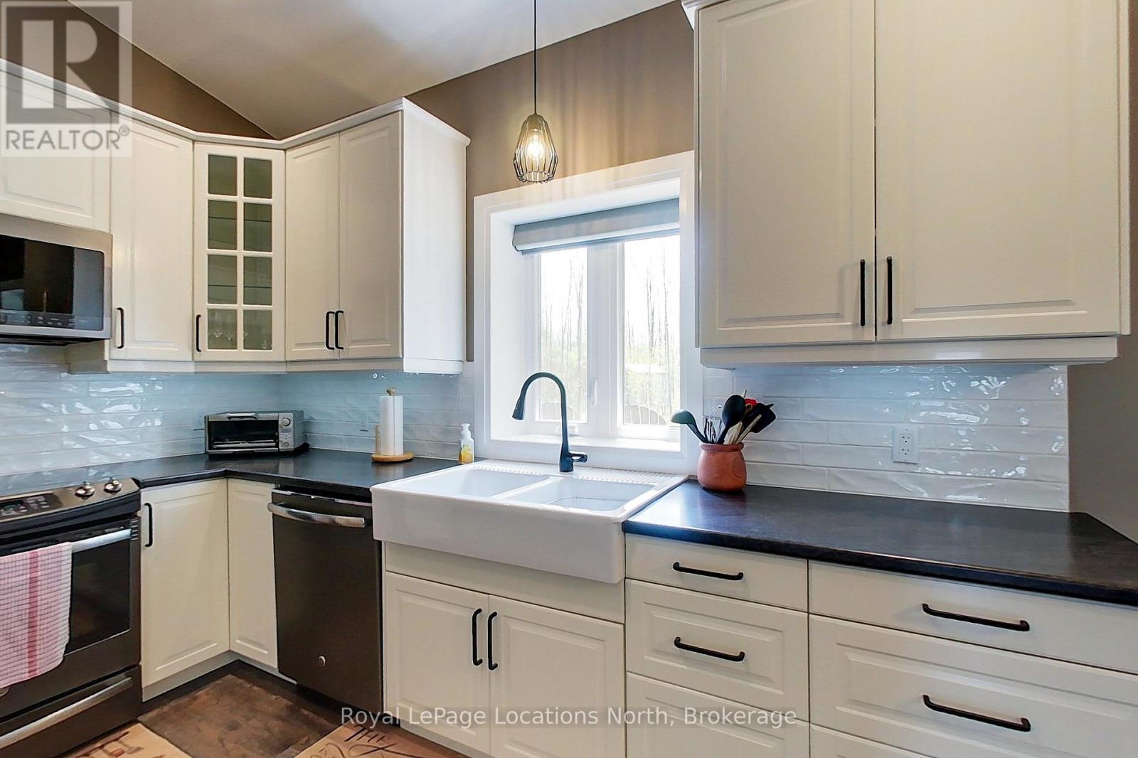 109 ROBERTSON AVENUE - 9