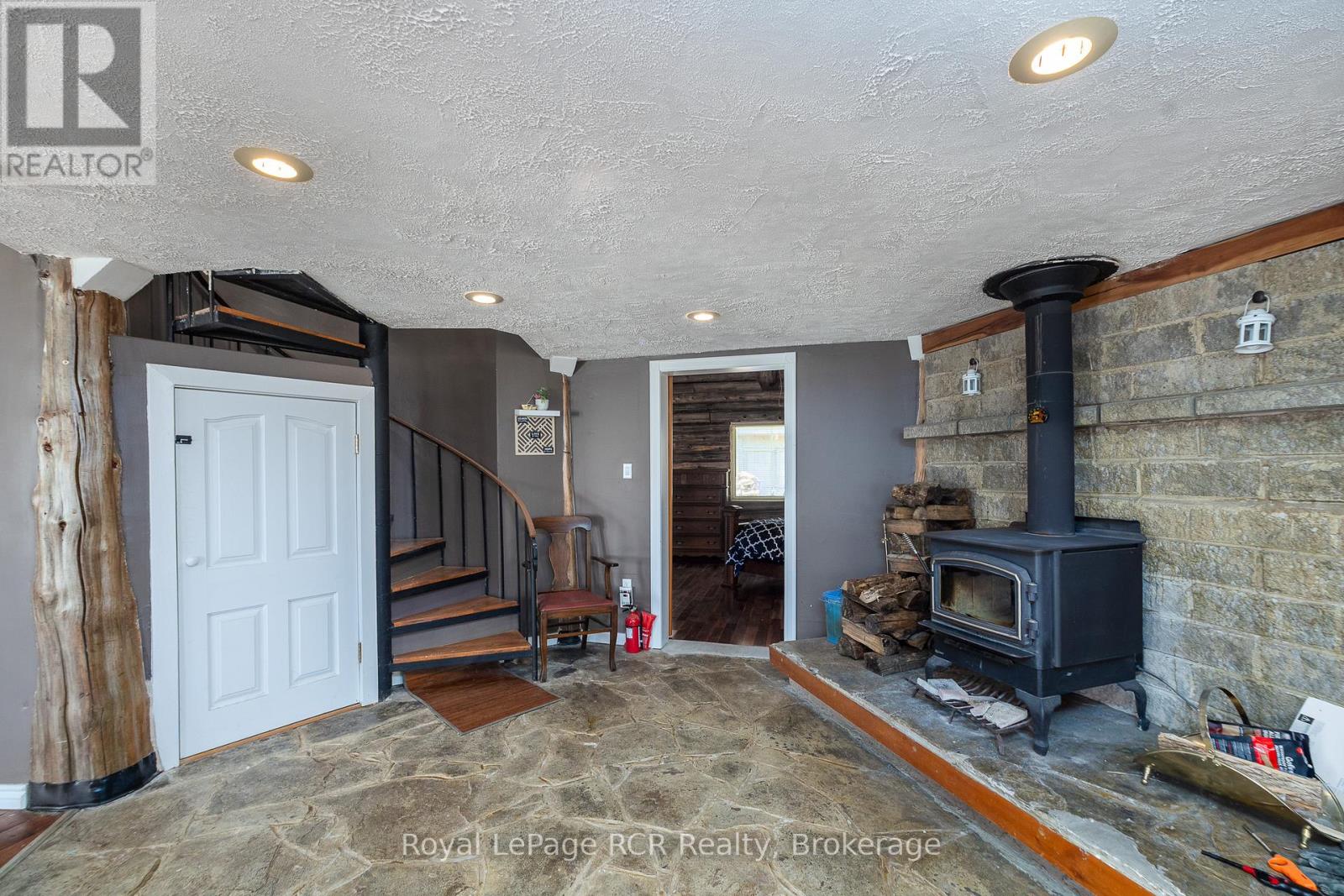 776318 HIGHWAY 10 - 16