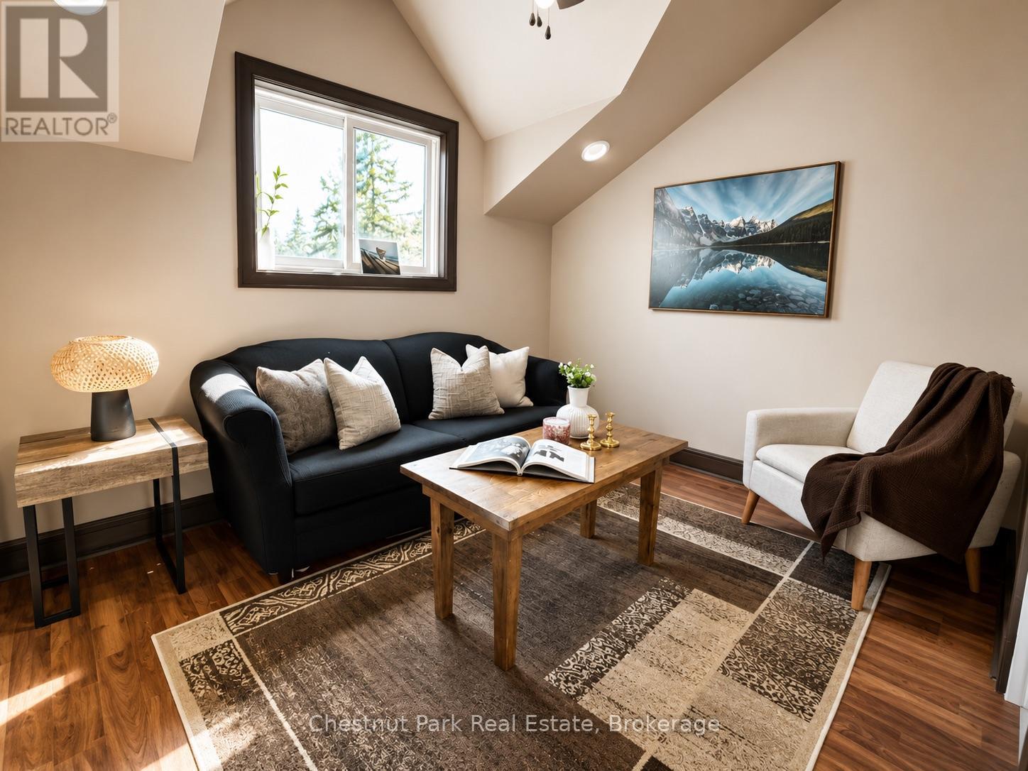 12 FERNDALE ROAD - 31