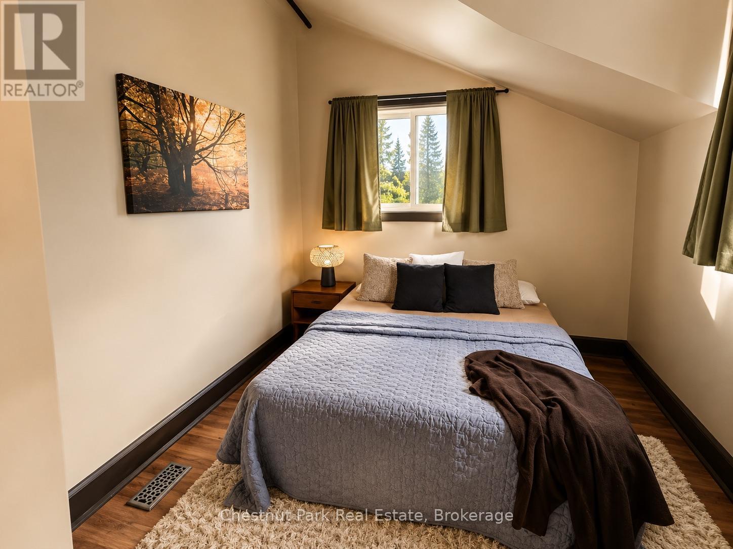 12 FERNDALE ROAD - 34