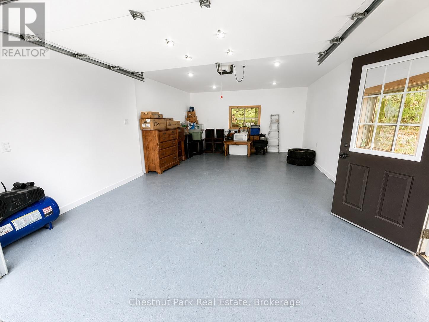 12 FERNDALE ROAD - 36