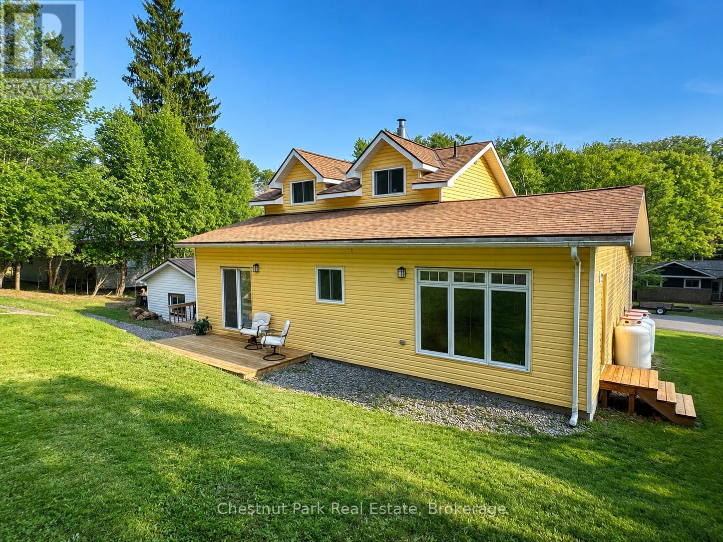 12 FERNDALE ROAD - 40