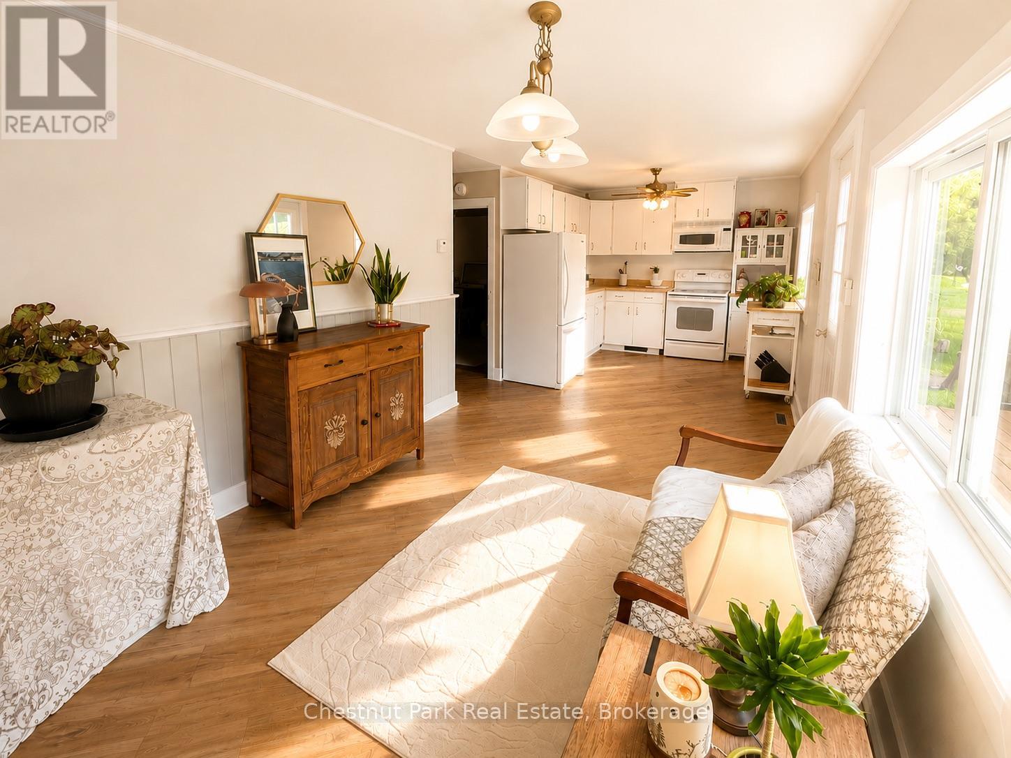 12 FERNDALE ROAD - 9
