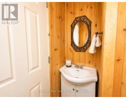 12 Ferndale Road, Muskoka Lakes, ON P0B1J0 Photo 8