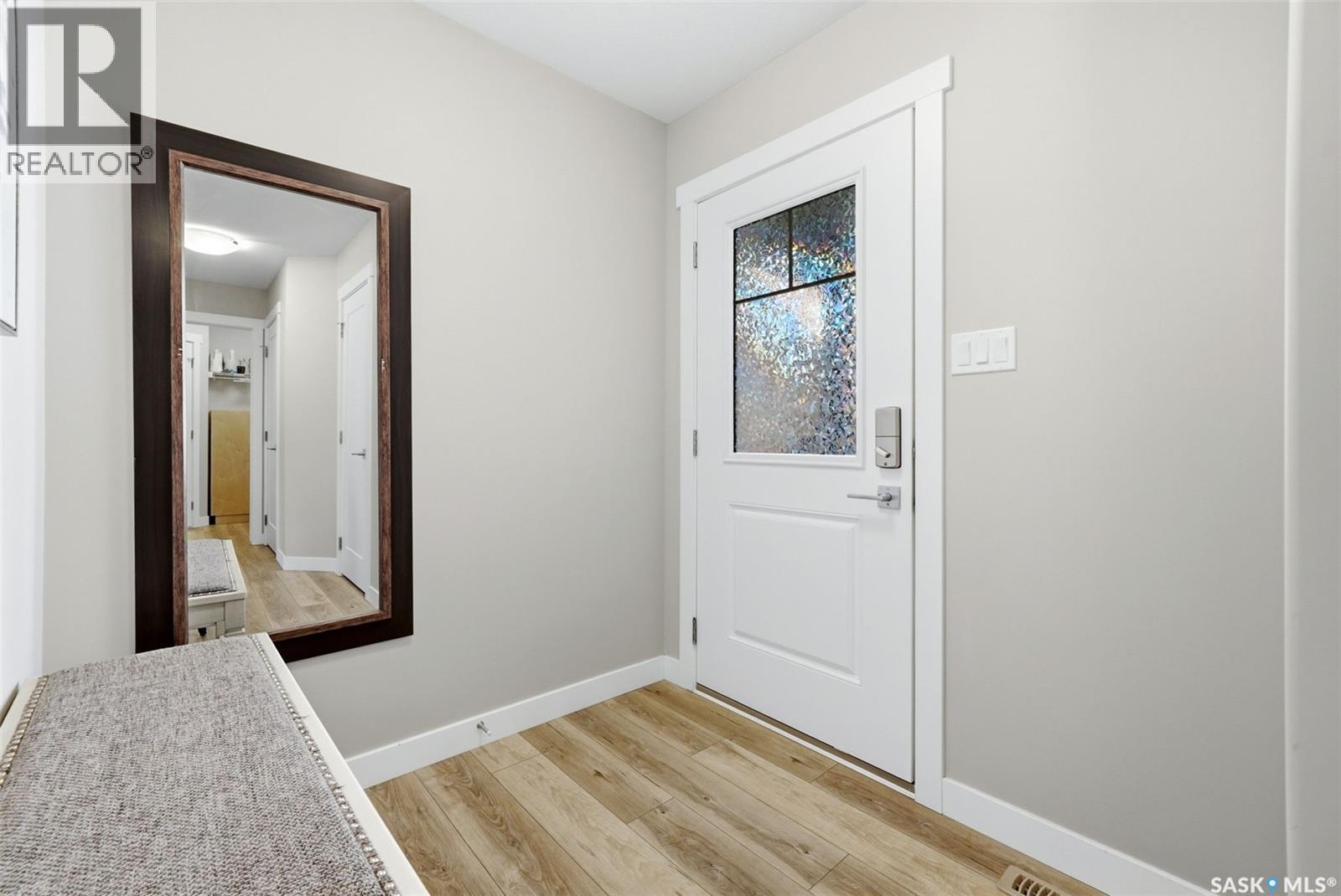 #4789 Mutrie CRESCENT - 4