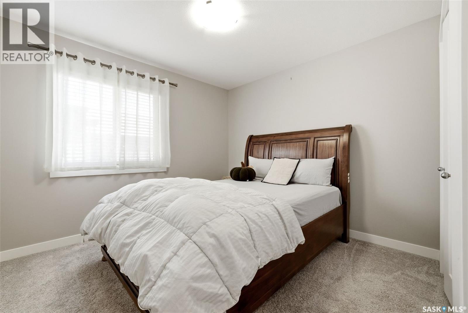 #4789 Mutrie CRESCENT - 24