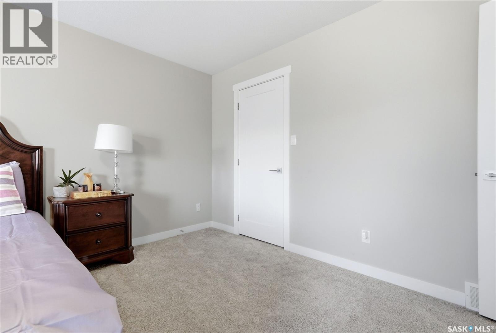 #4789 Mutrie CRESCENT - 22