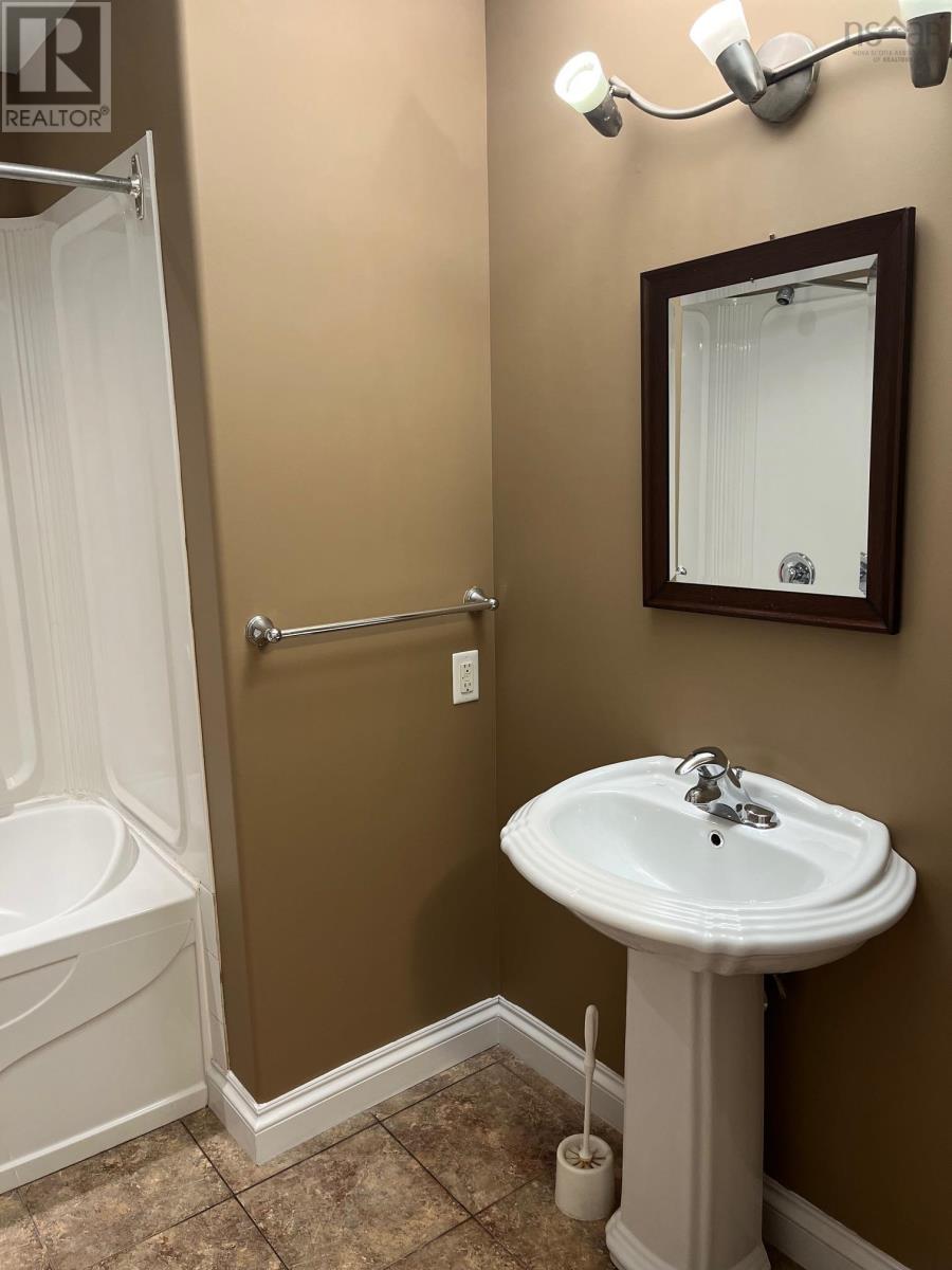 42 Rowan Avenue - 40