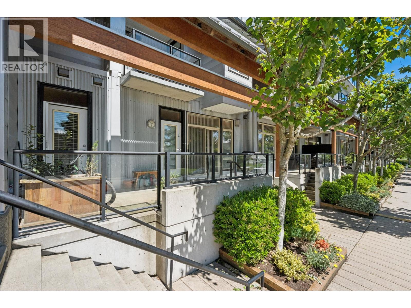 1 6233 LONDON Road - photo 2