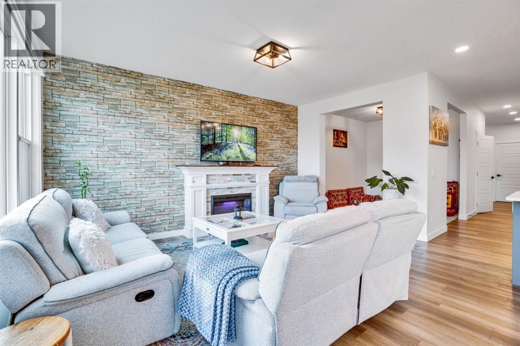 353 Walcrest View SE - 4