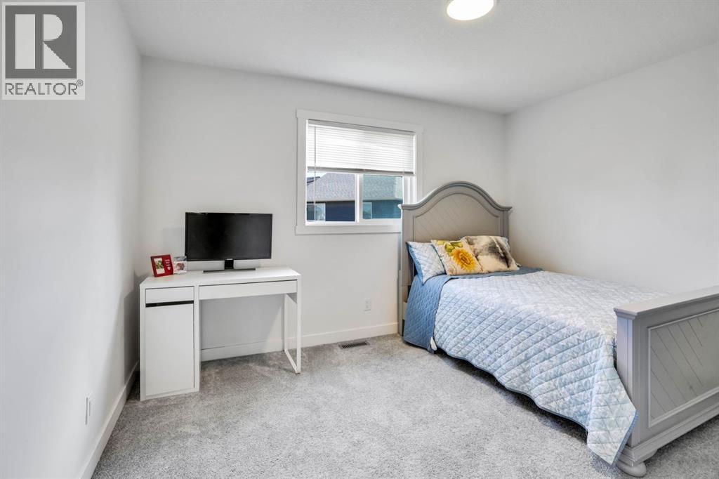 353 Walcrest View SE - 18