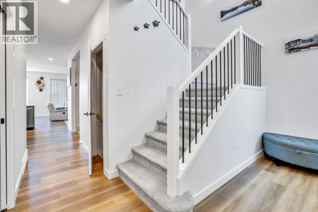 353 Walcrest View SE - 16