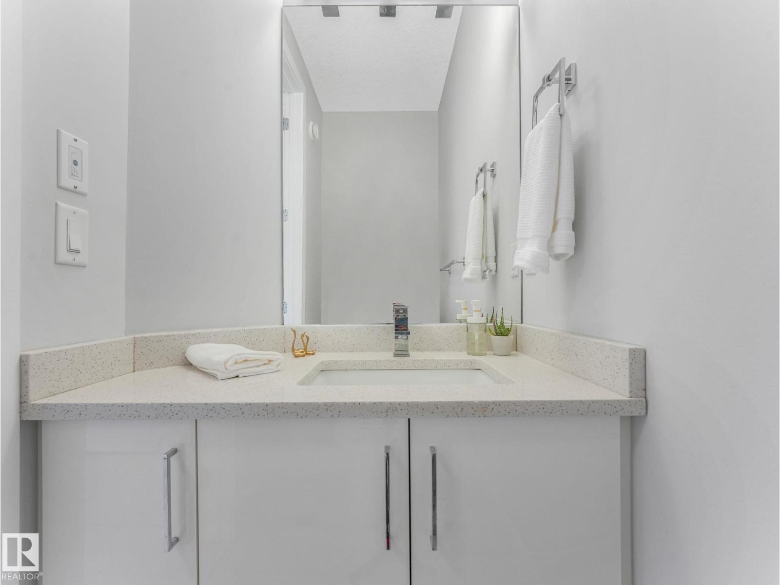 12 SANDALWOOD PL — photo 35