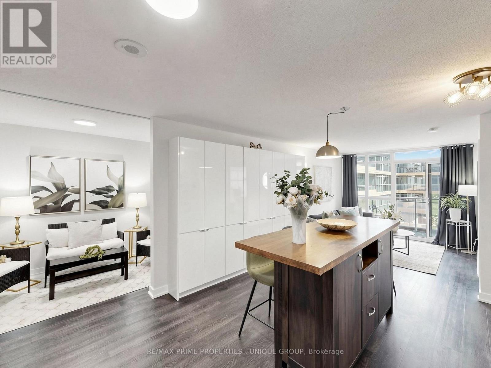 #529 10 CAPREOL COURT - 10