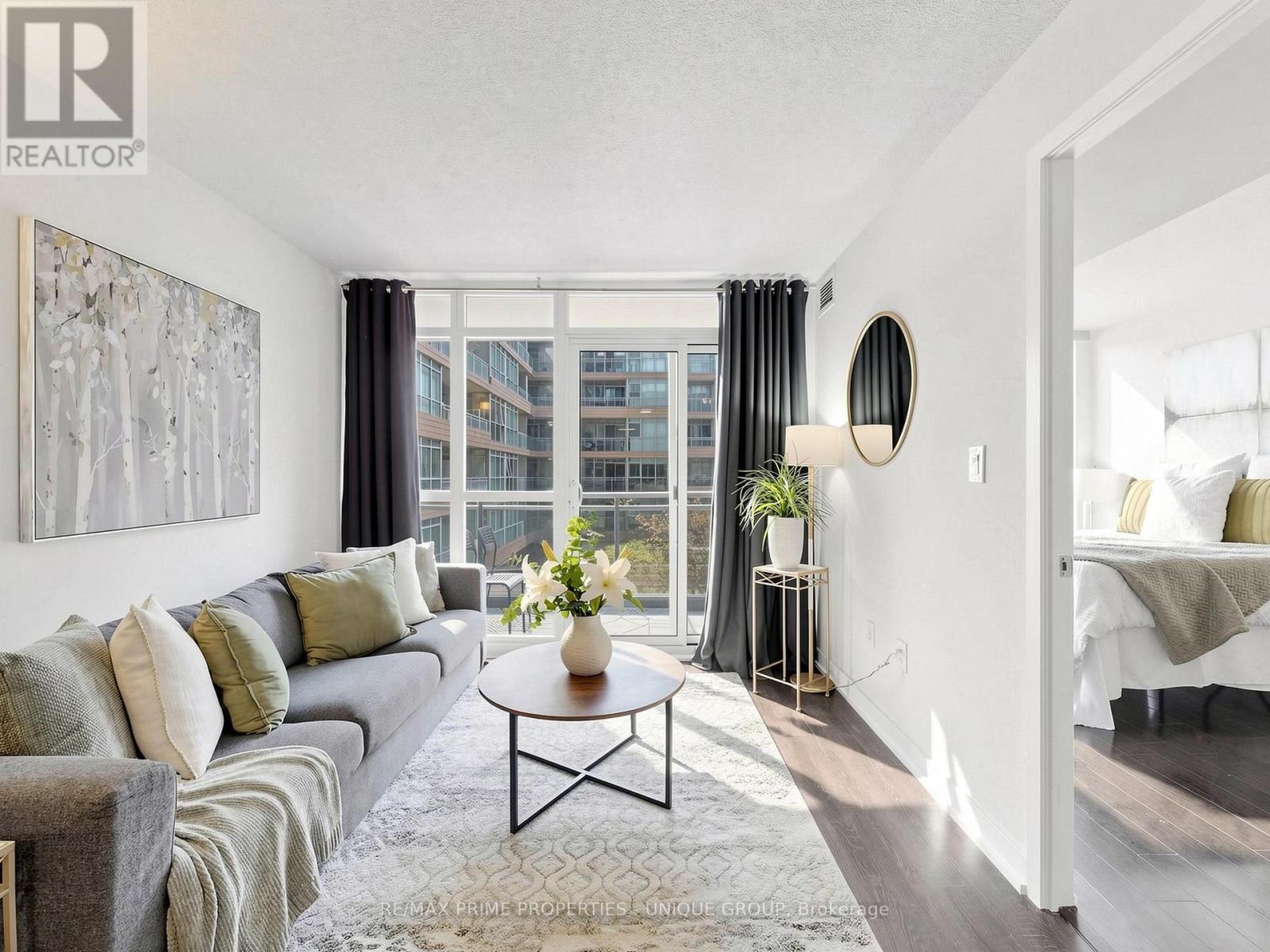 #529 10 CAPREOL COURT - 11
