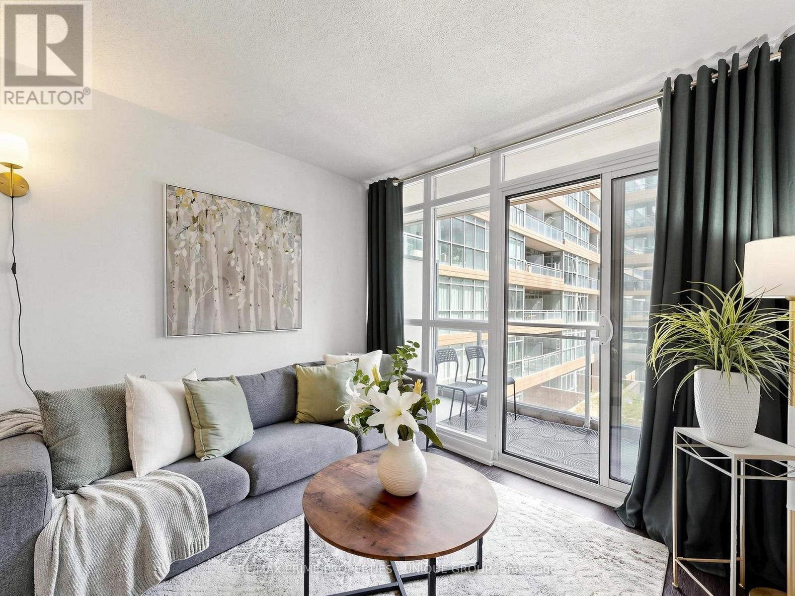 #529 10 CAPREOL COURT - 12