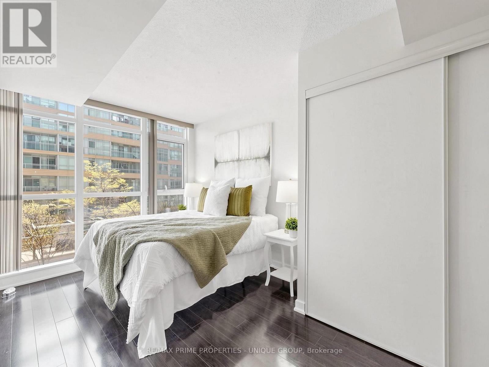 #529 10 CAPREOL COURT - 16