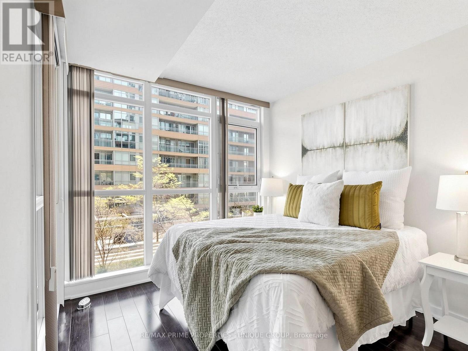 #529 10 CAPREOL COURT - 17