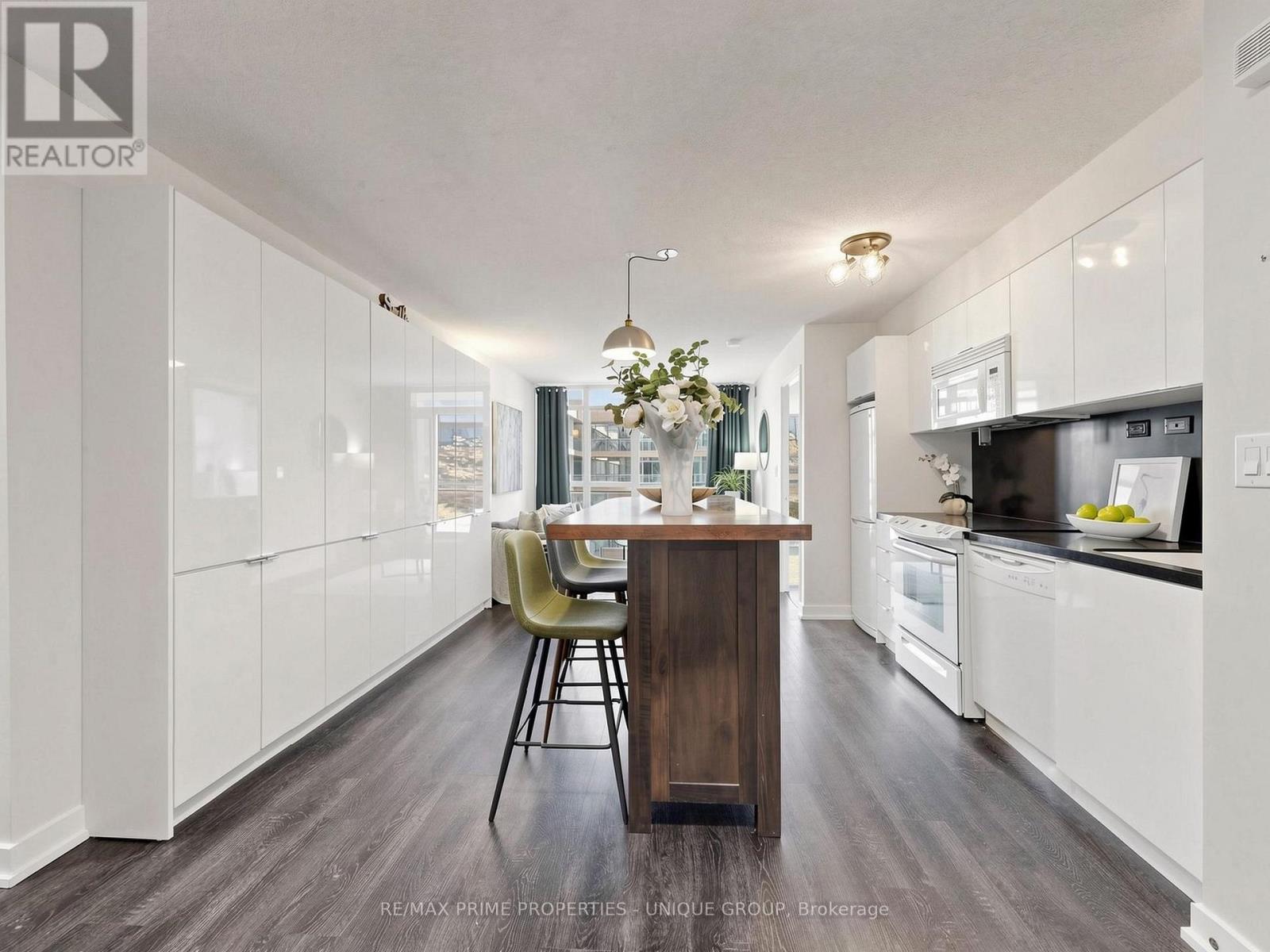 #529 10 CAPREOL COURT - 5